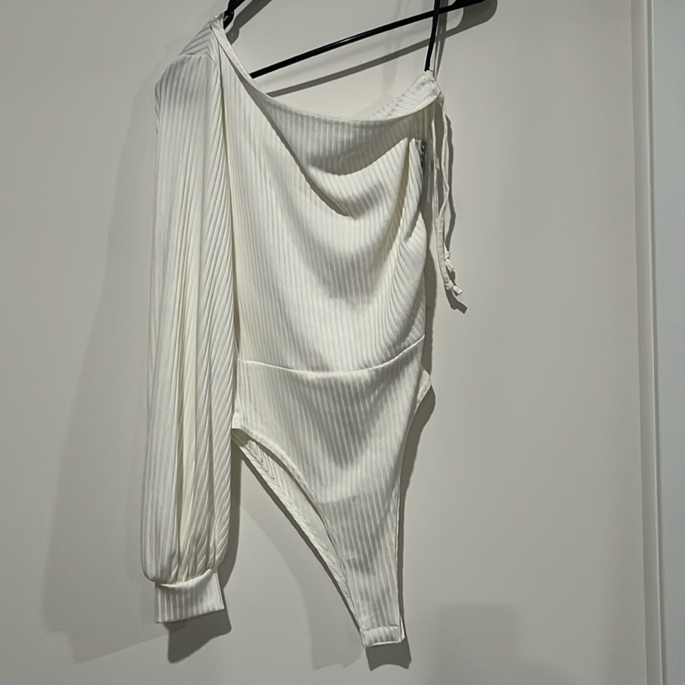 Ribbed one shoulder body suit